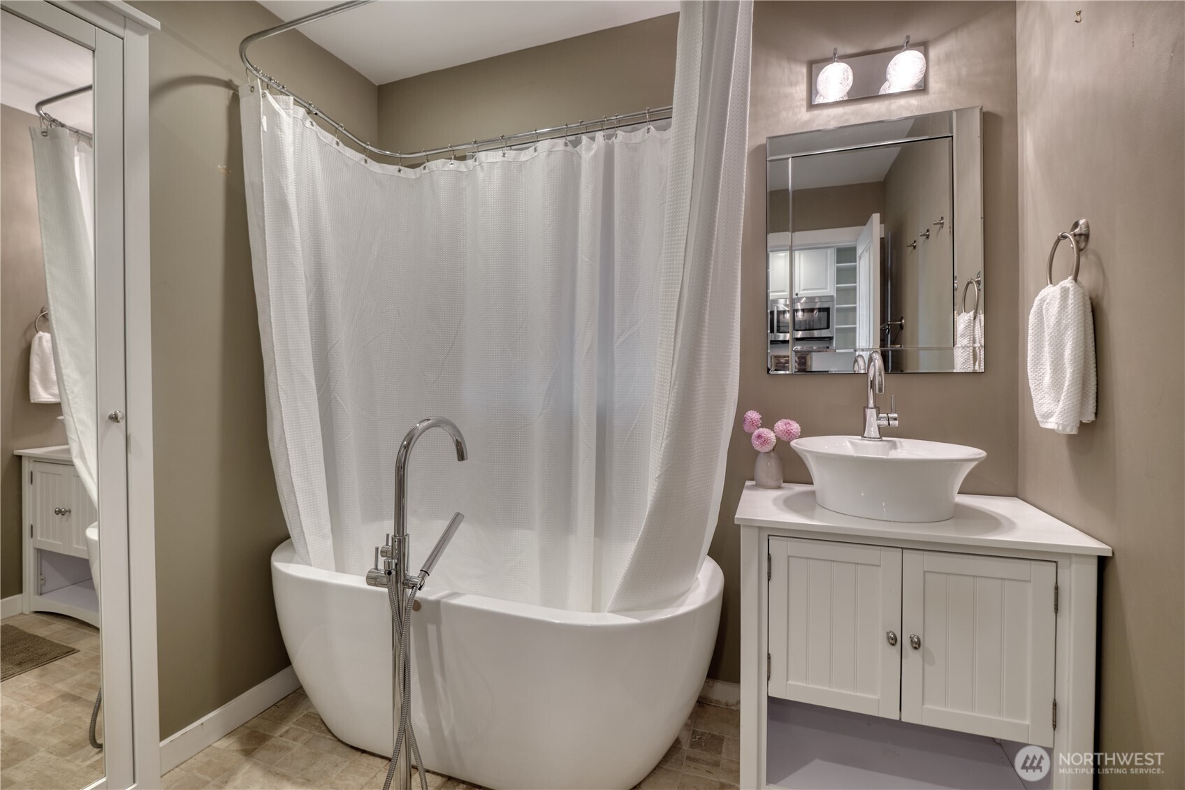 256 Windsor Drive Property Photo 16