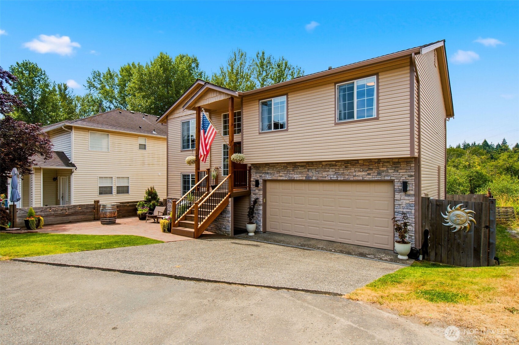 1102 20th Street Property Photo 2