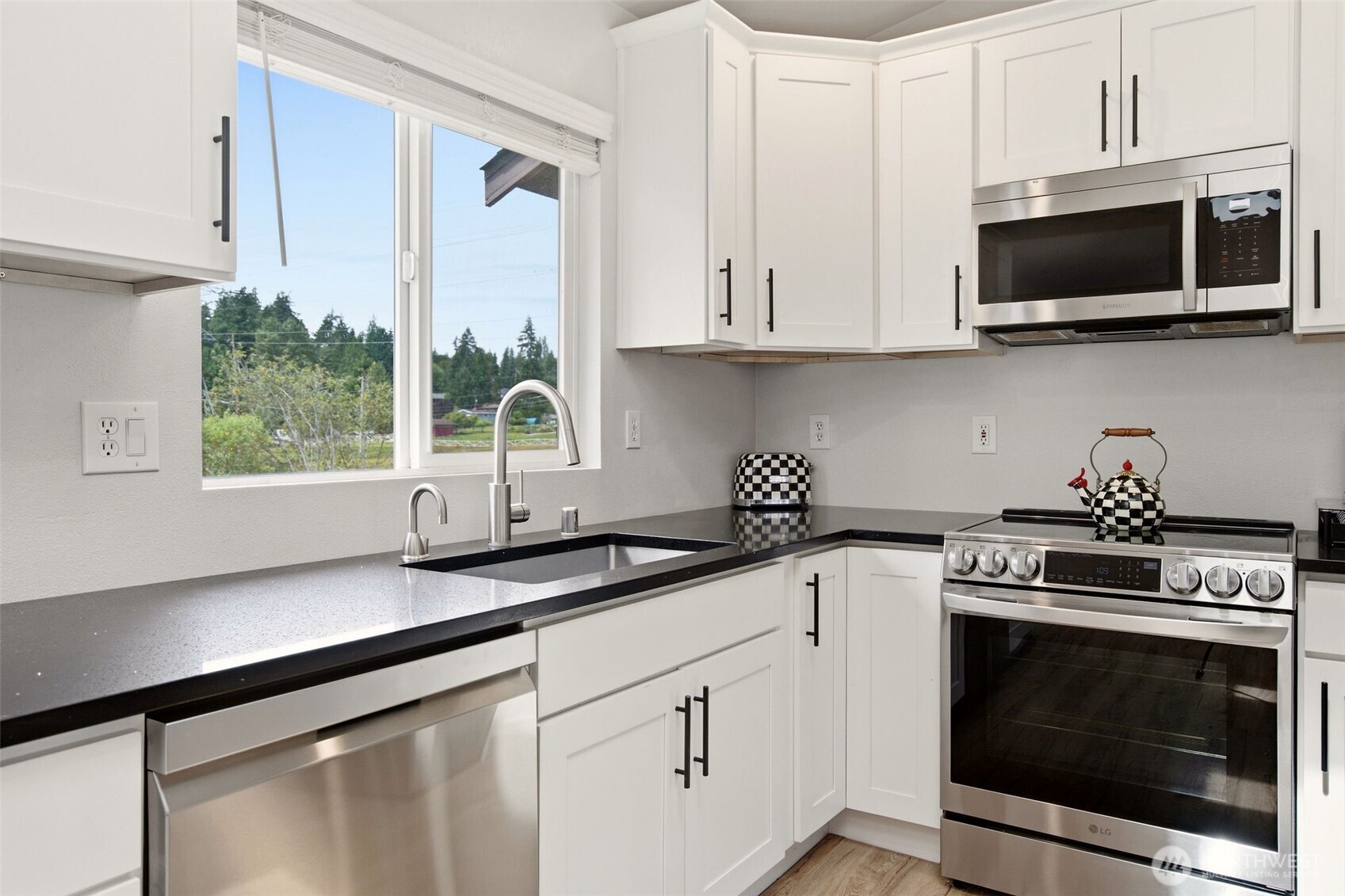 1102 20th Street Property Photo 15