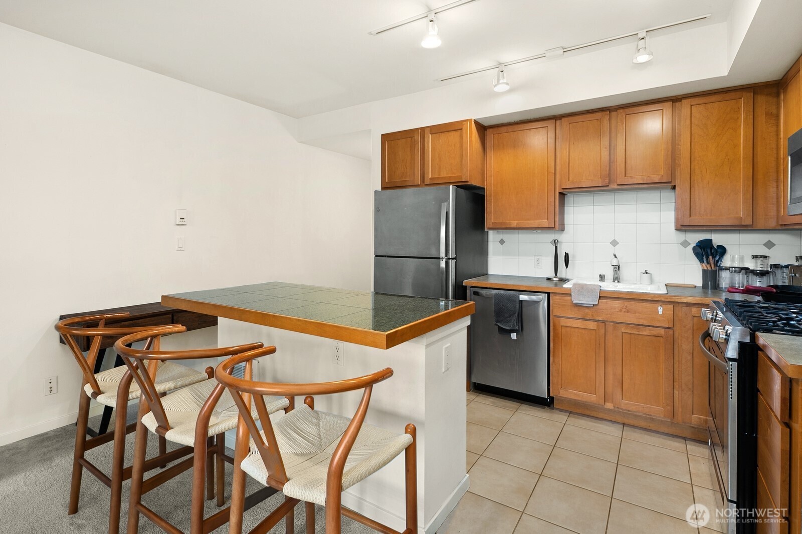 2901 Ne Blakeley Street 306 Property Photo 6