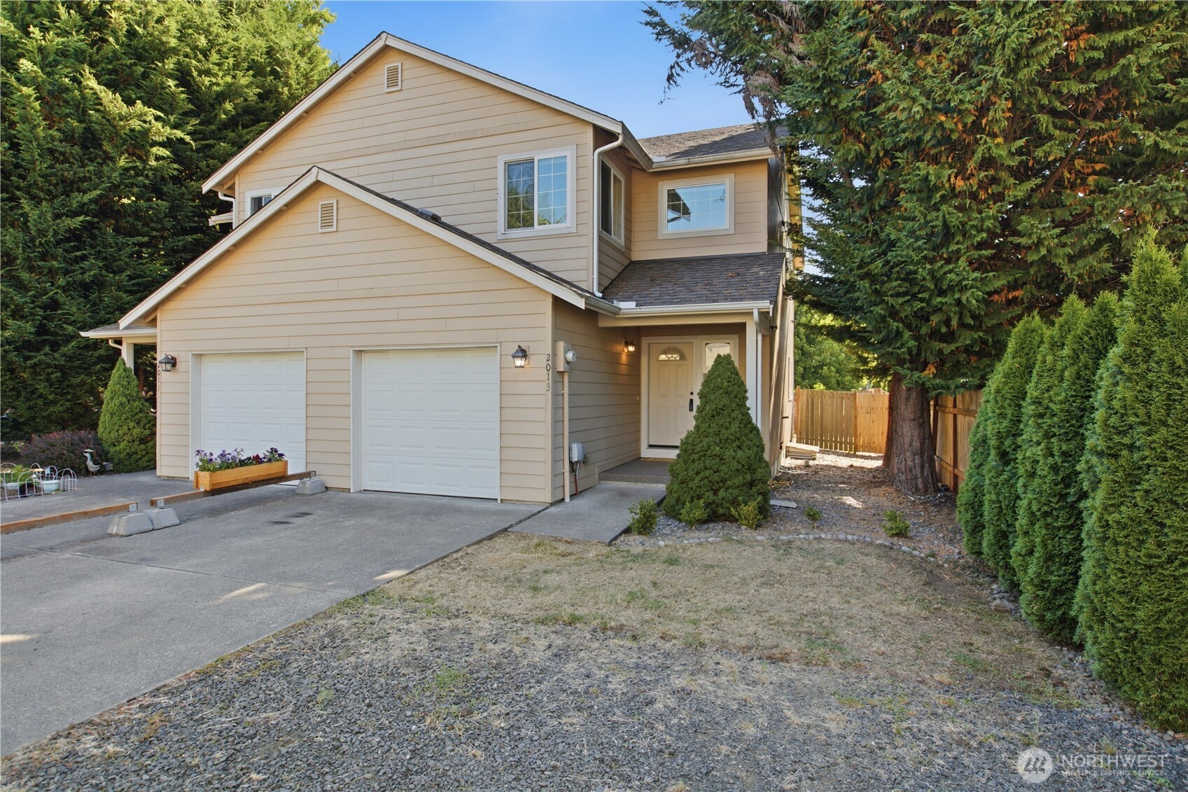 2013 Bush Avenue Property Photo 1