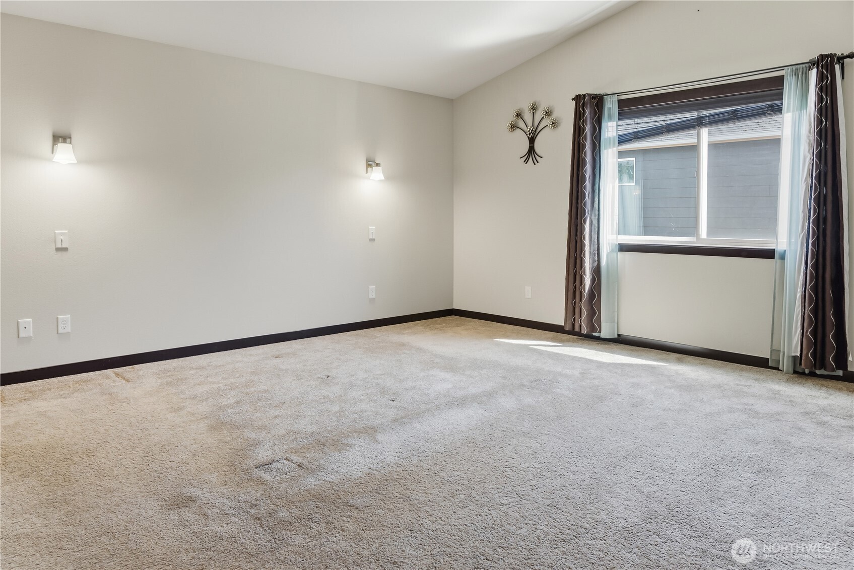 301 Barry Loop Property Photo 17