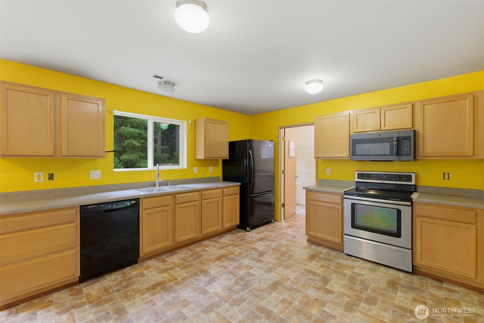 21284 Brevik Place Property Photo 7