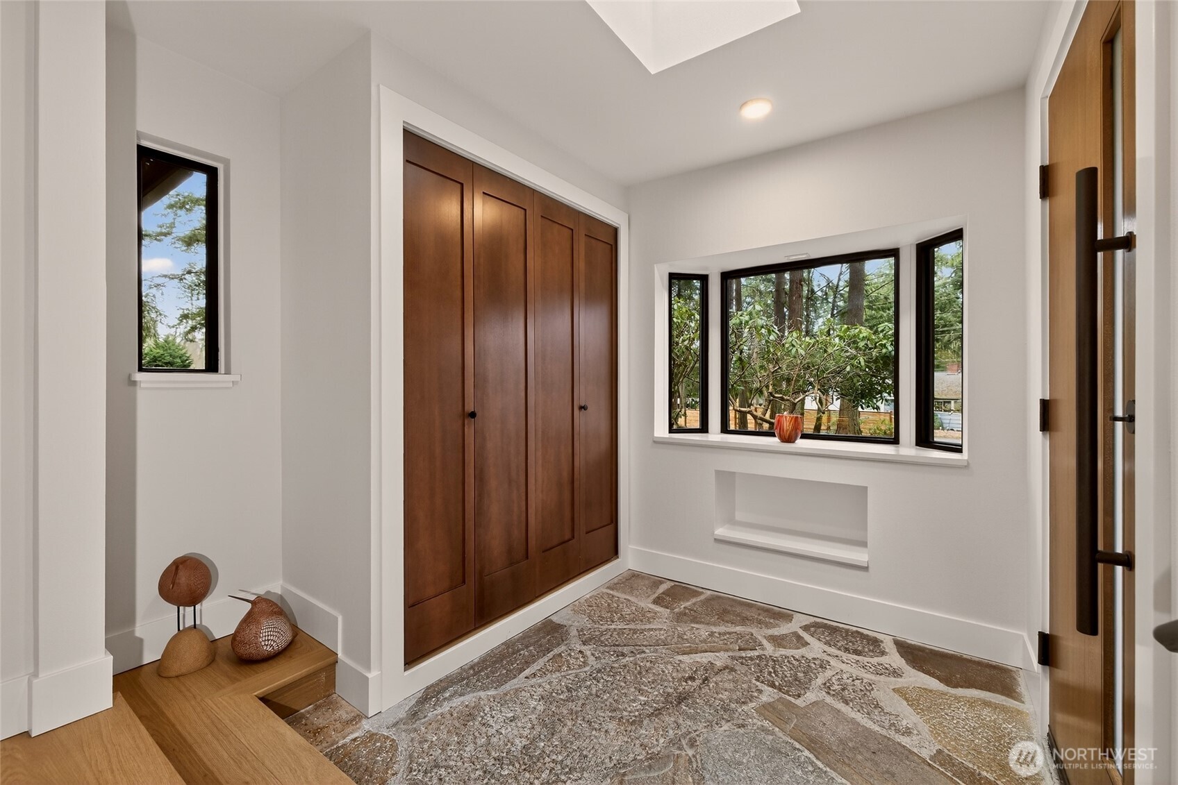 22016 Vine Road Property Photo 4