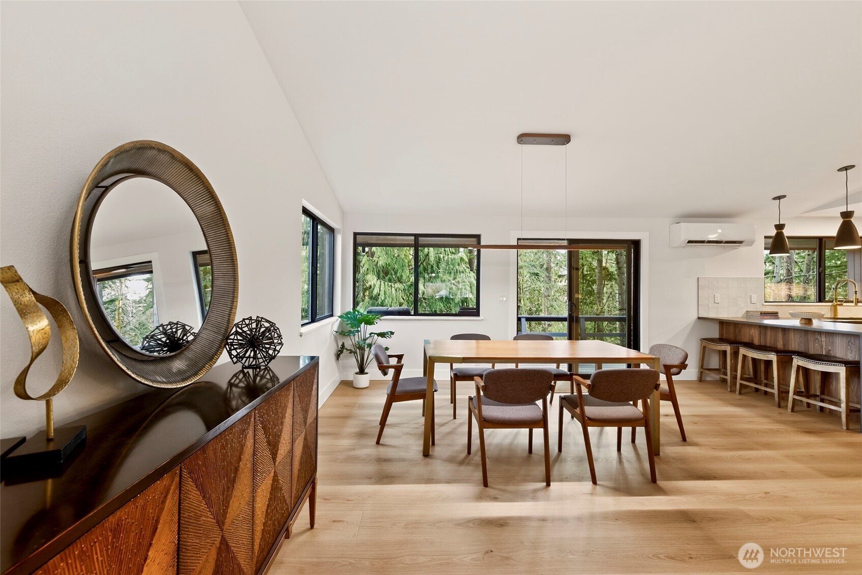 22016 Vine Road Property Photo 6