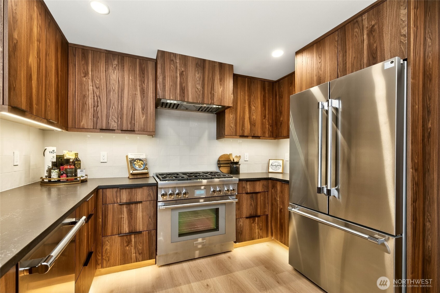 22016 Vine Road Property Photo 9