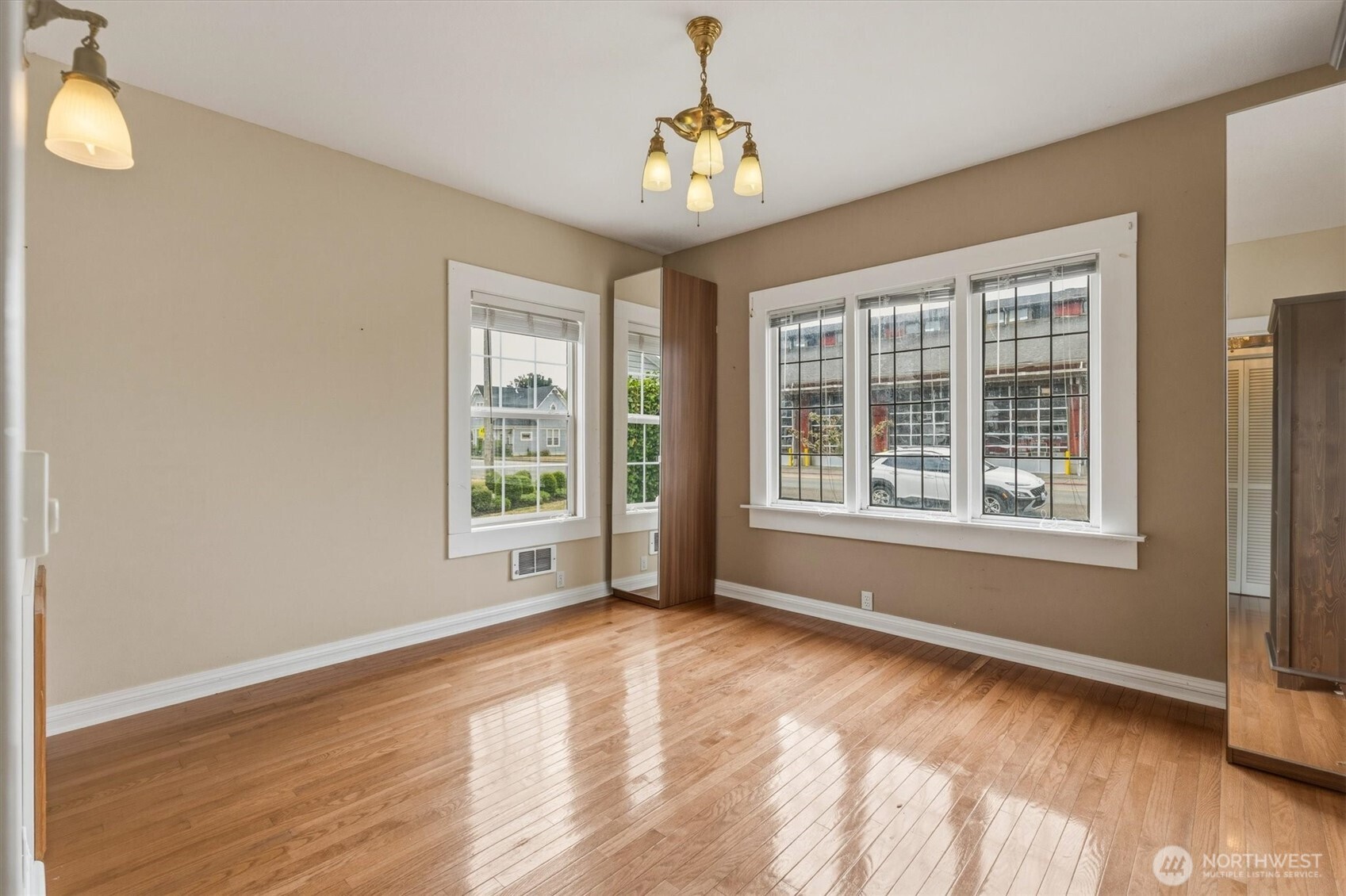 304 Spruce Street Property Photo 8