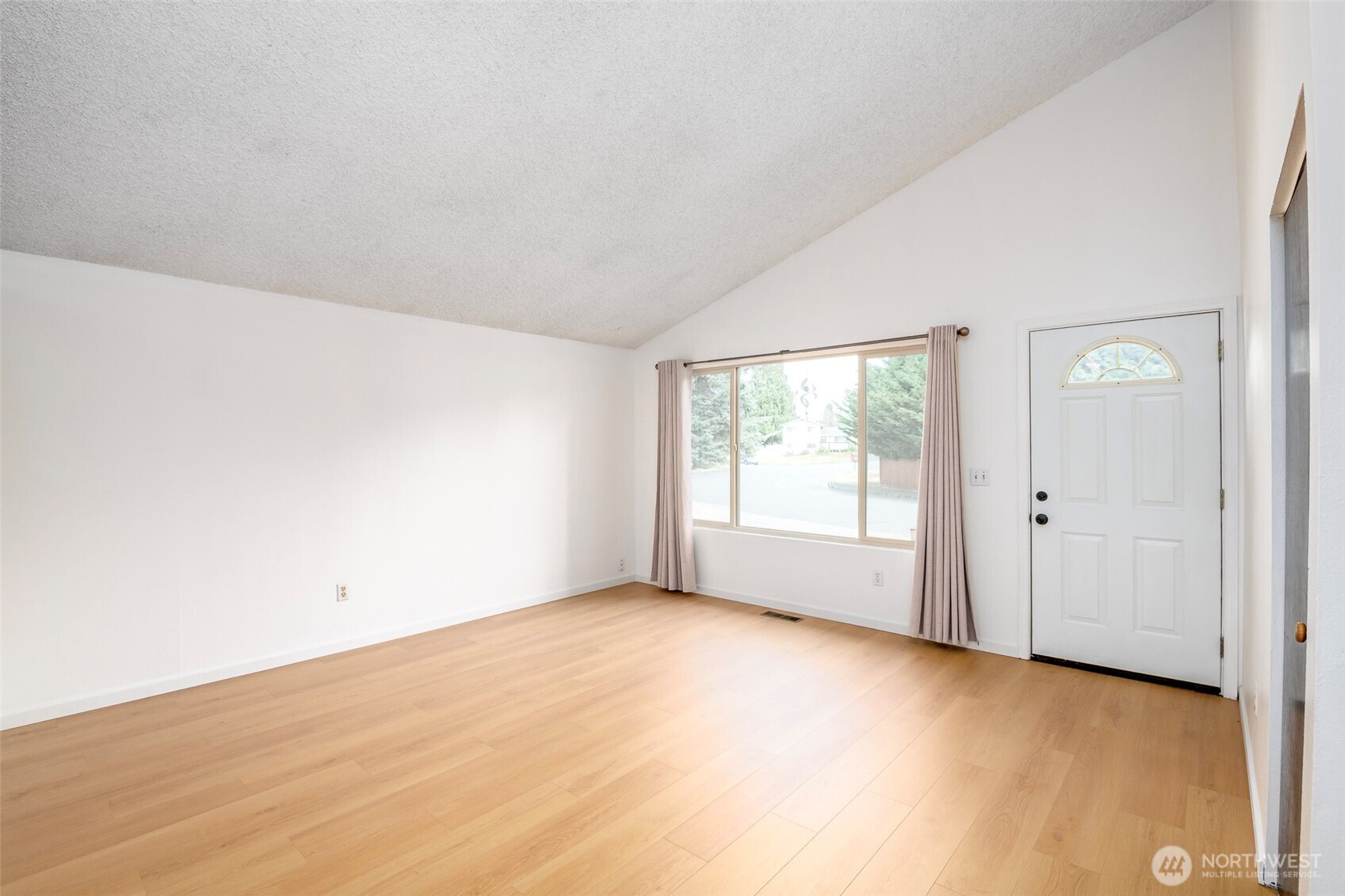 30031 45th Place Property Photo 4