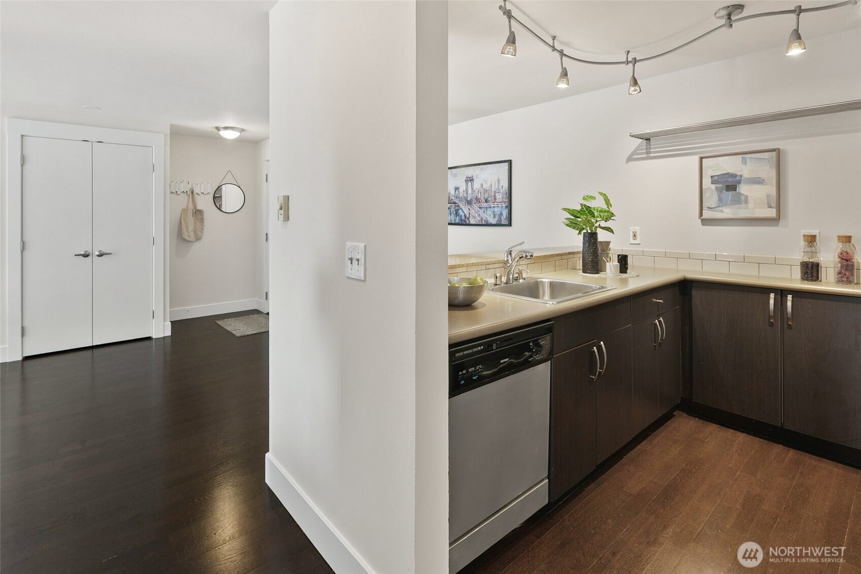 3401 Wallingford Avenue 401 Property Photo 10
