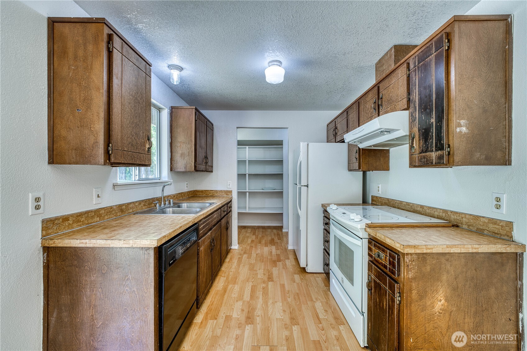 410 El Camino Drive Property Photo 8
