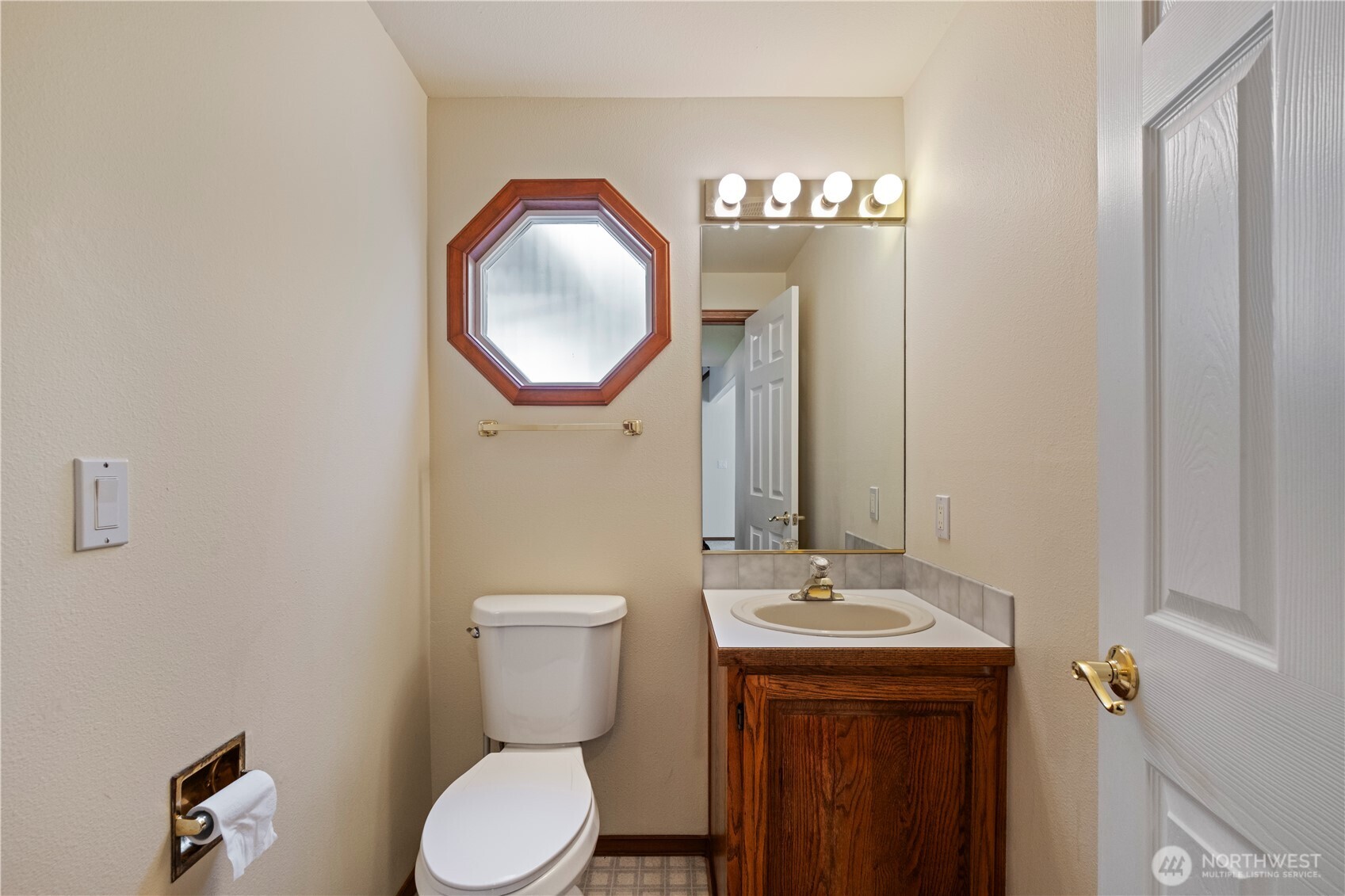 544 Sw Muzzall Street Property Photo 16