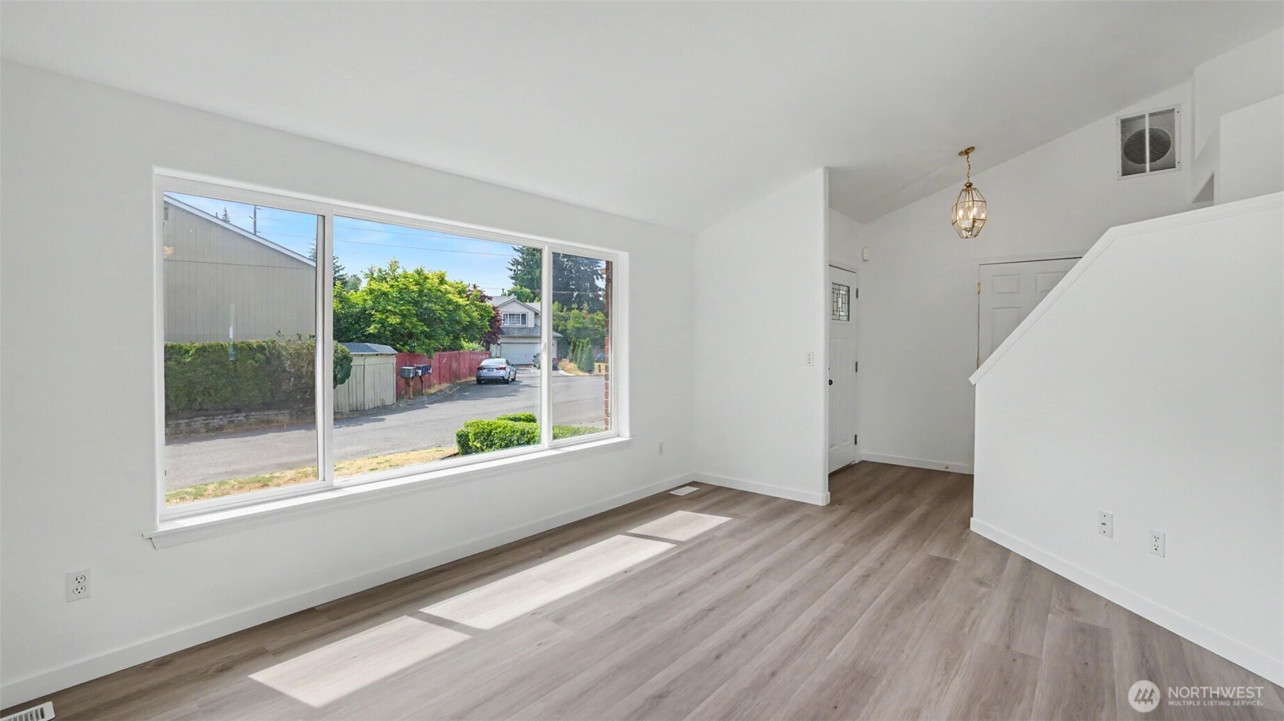 20707 122nd Place Property Photo 6