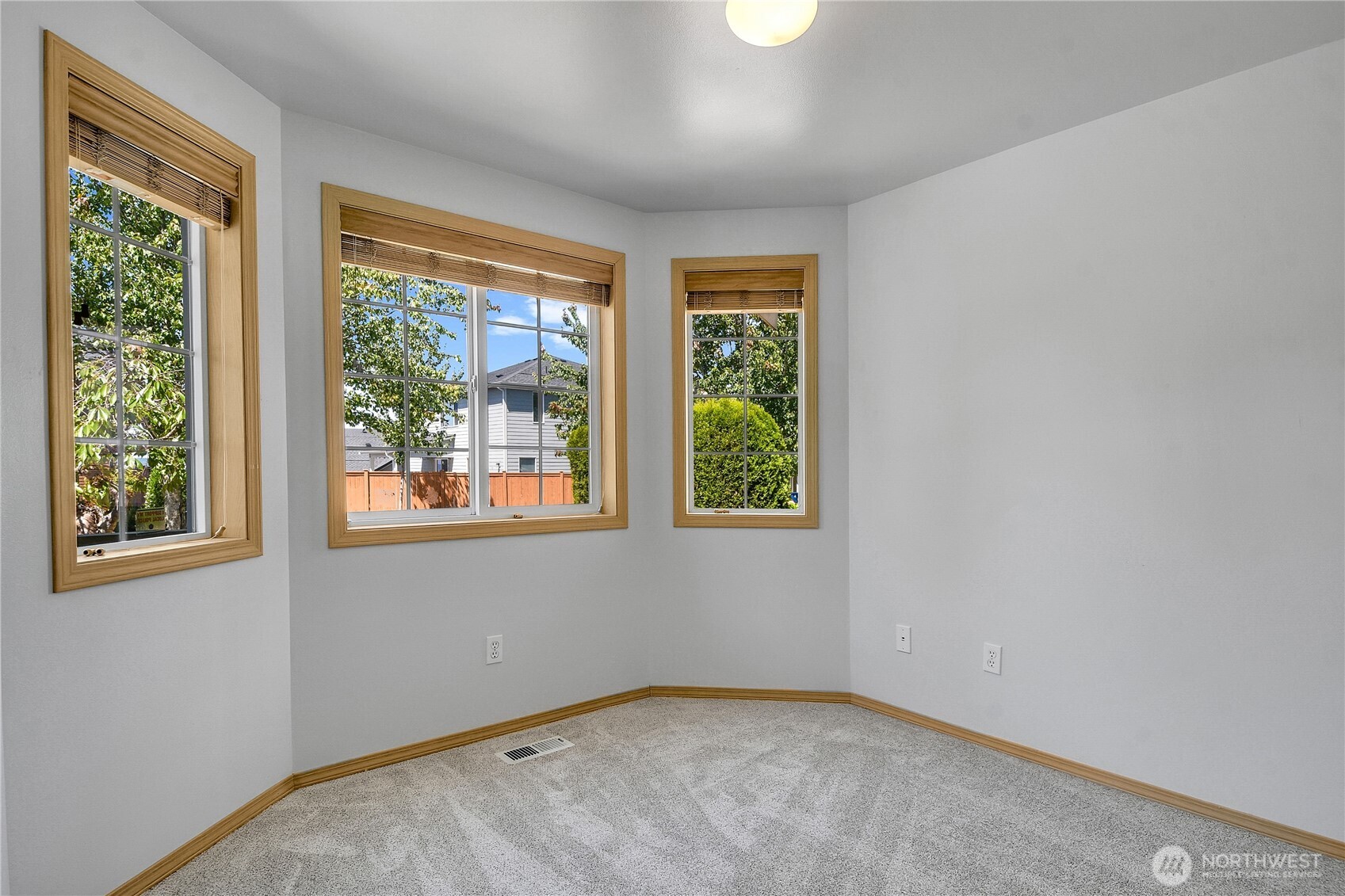 6005 74th Avenue Property Photo 5