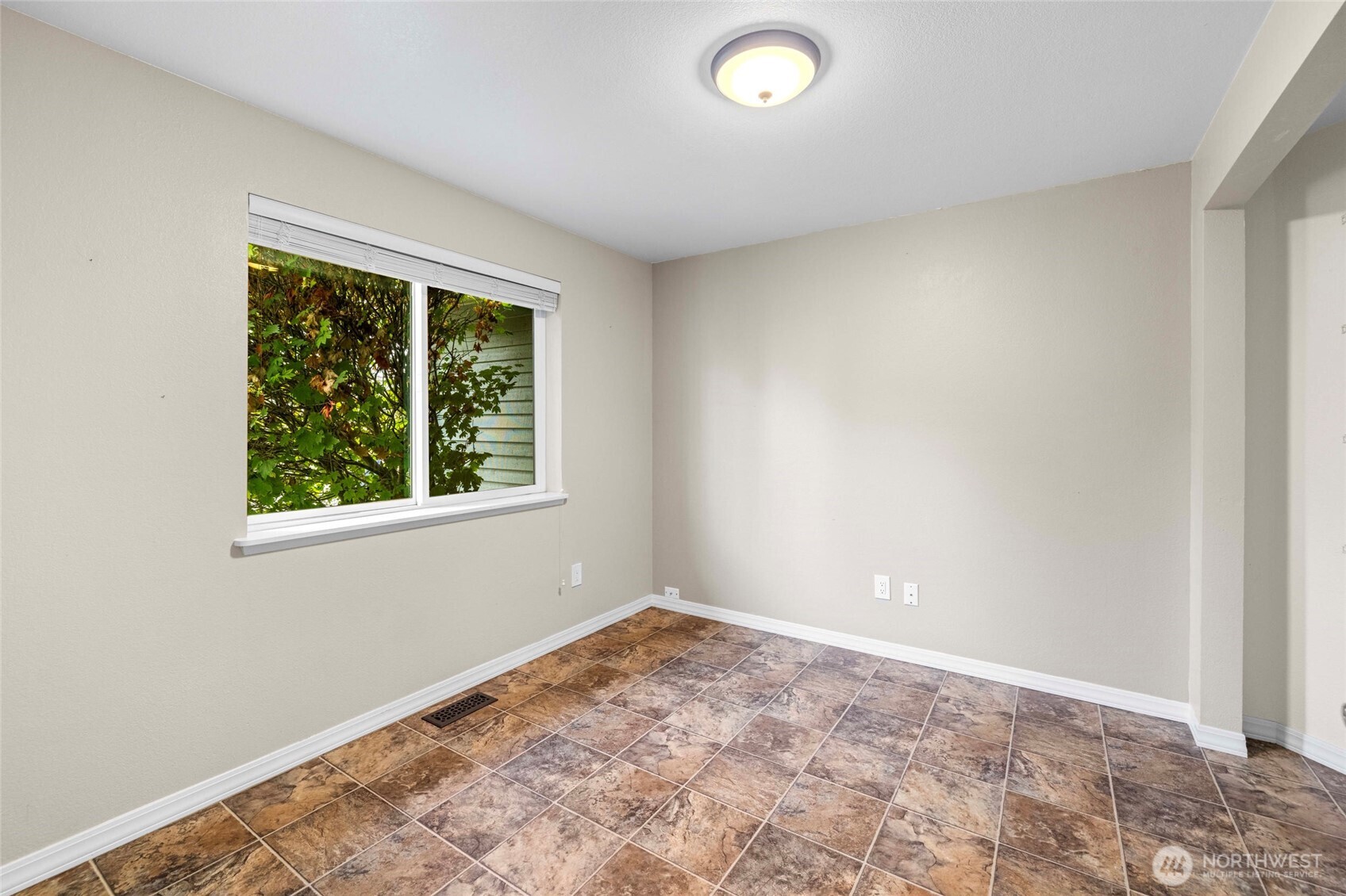 4707 Glasgow Way Property Photo 10