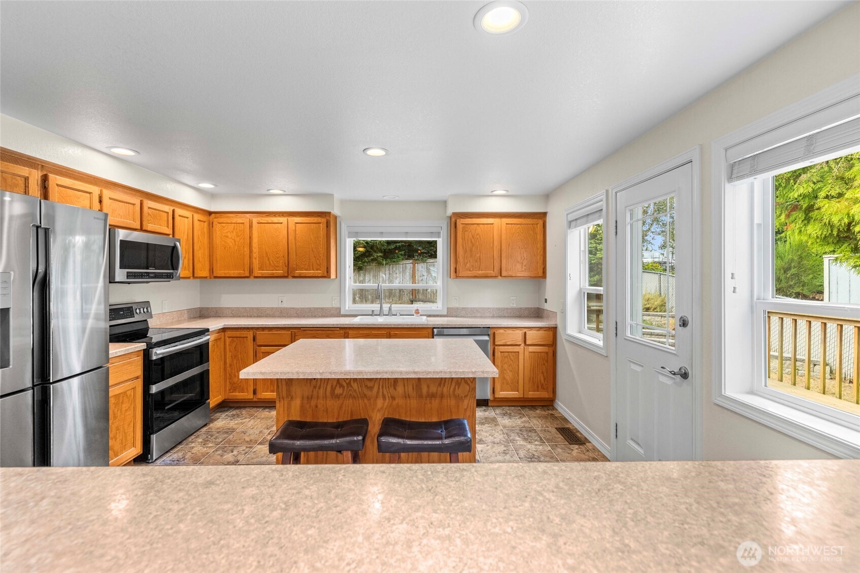 4707 Glasgow Way Property Photo 11