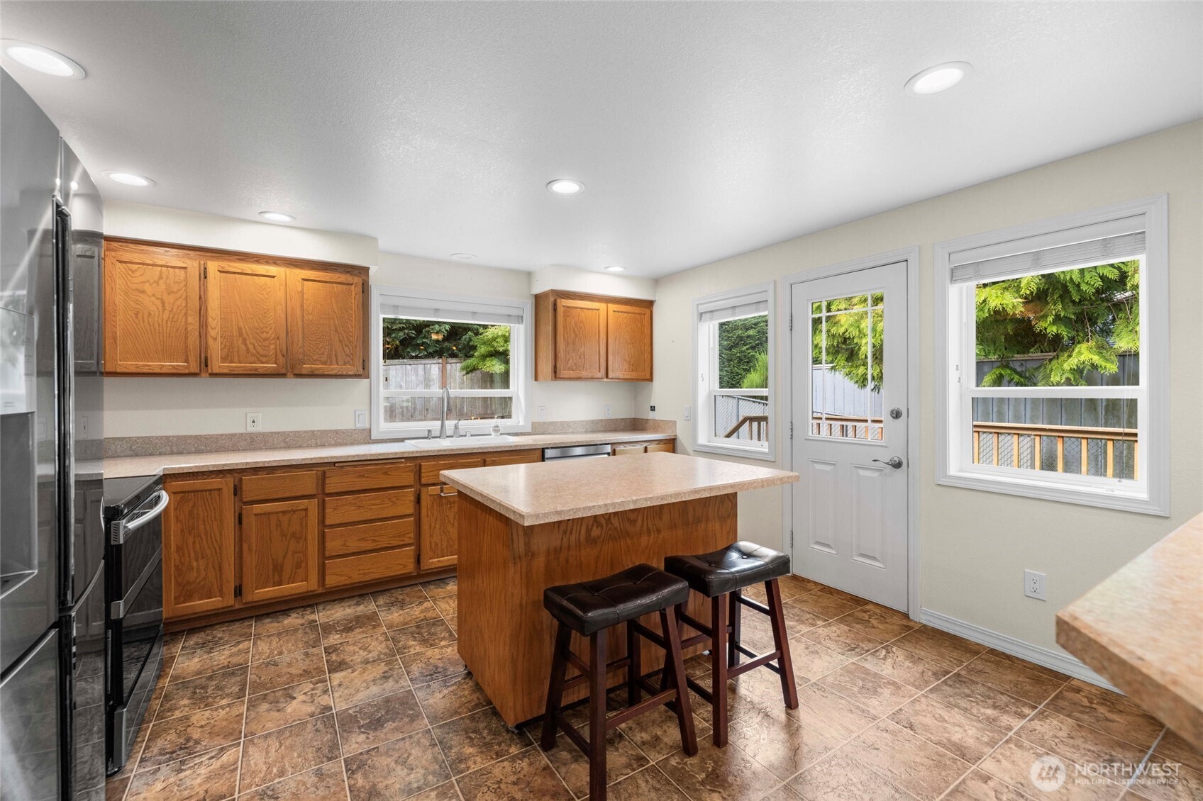 4707 Glasgow Way Property Photo 12