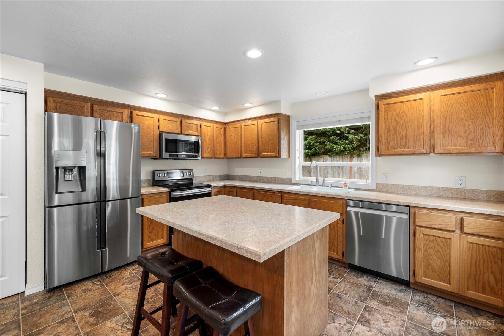 4707 Glasgow Way Property Photo 13