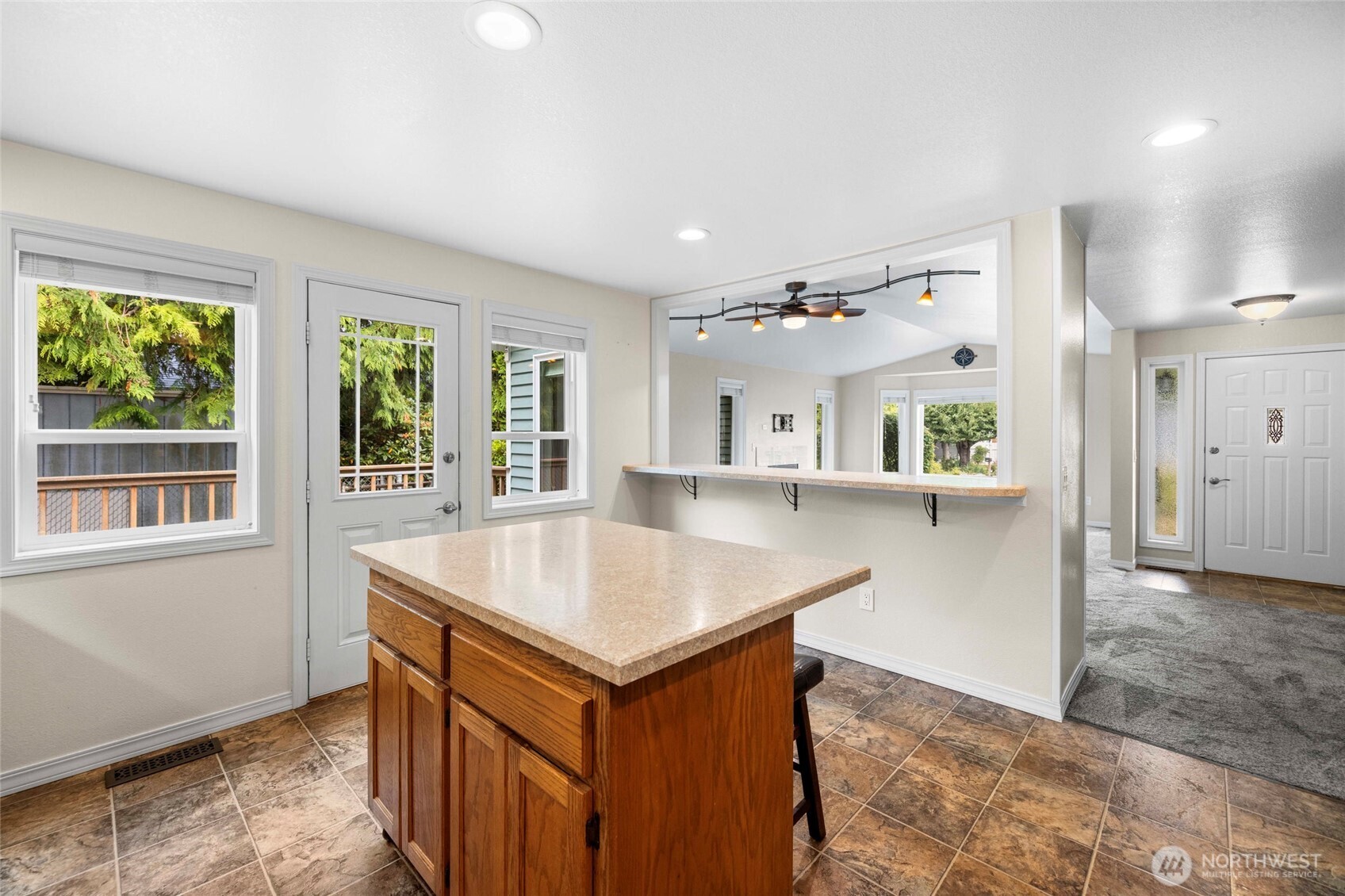 4707 Glasgow Way Property Photo 14