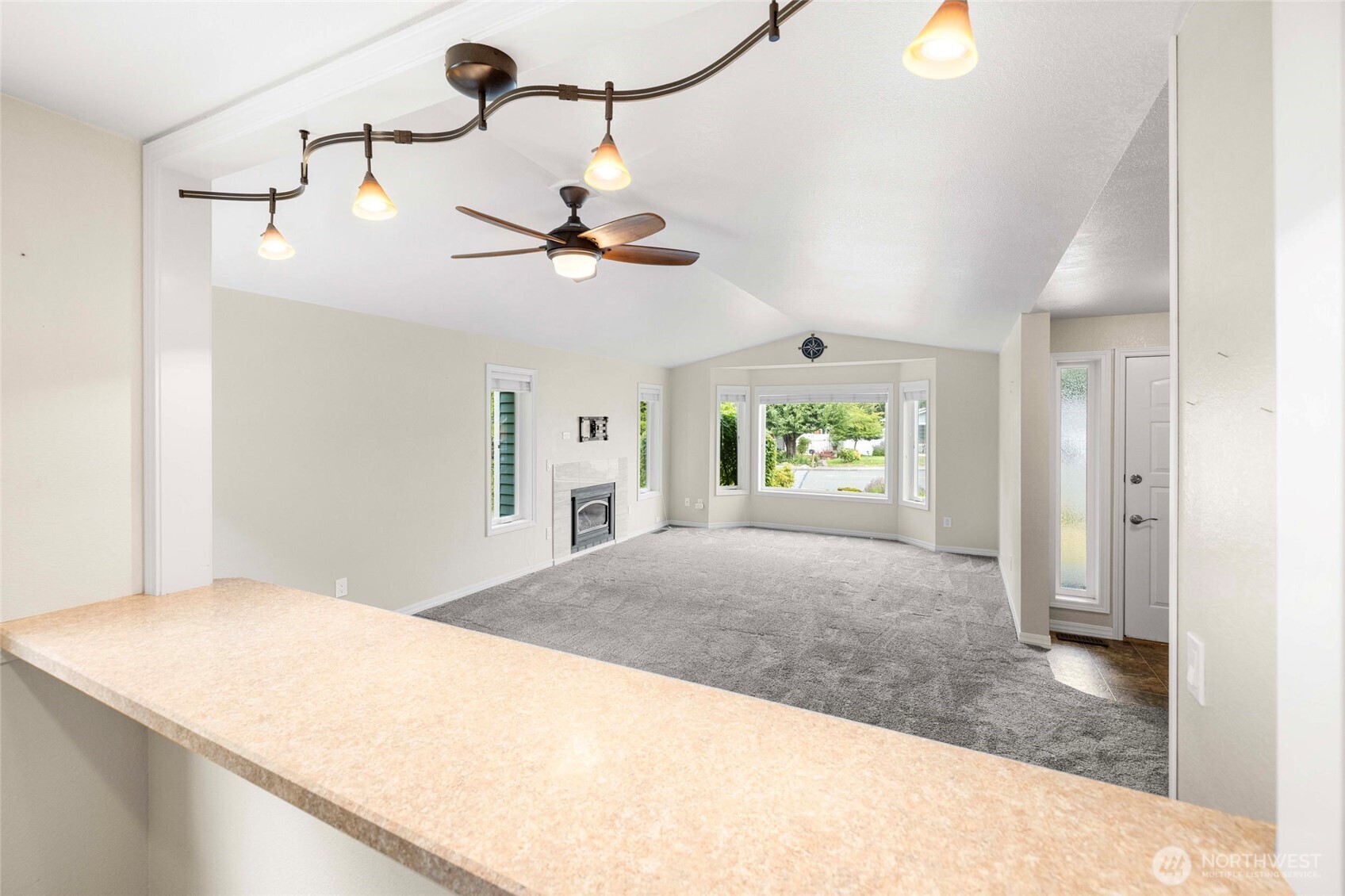 4707 Glasgow Way Property Photo 15