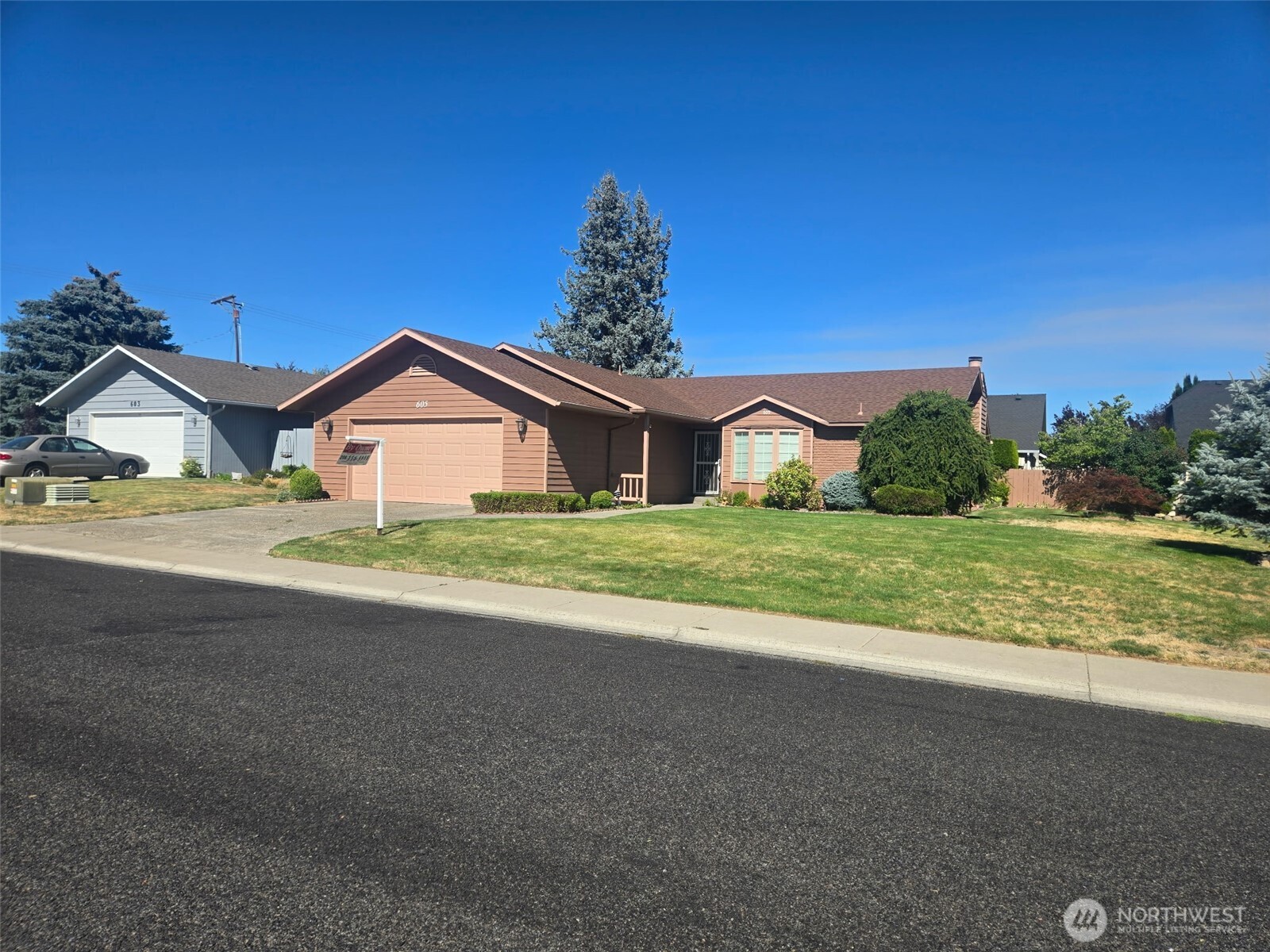 605 Park Place Property Photo 1