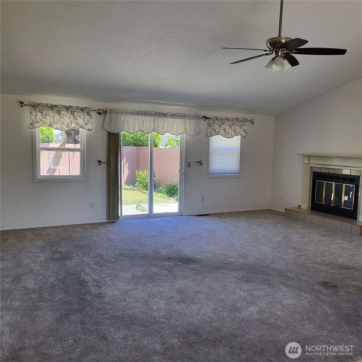 605 Park Place Property Photo 3