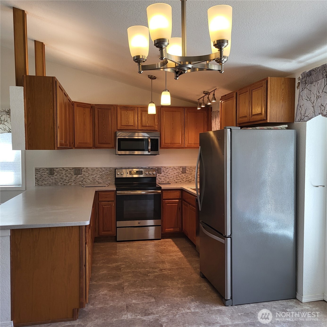 605 Park Place Property Photo 9