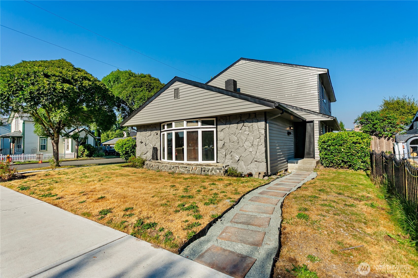 1319 Wood Avenue Property Photo 3