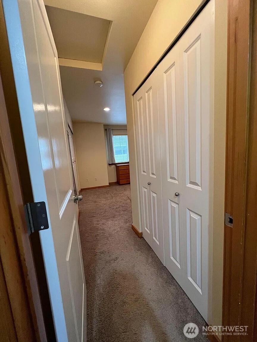 1121 N 94th Street B Property Photo 9