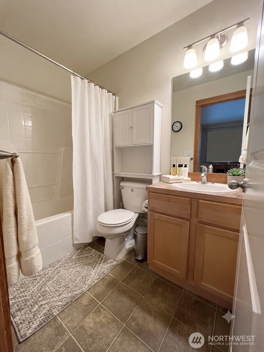 1121 N 94th Street B Property Photo 13