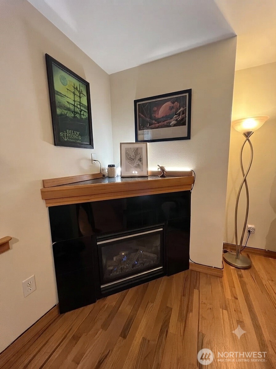 1121 N 94th Street B Property Photo 17