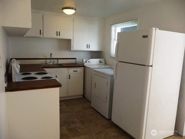 21906 55th Avenue Property Photo 4