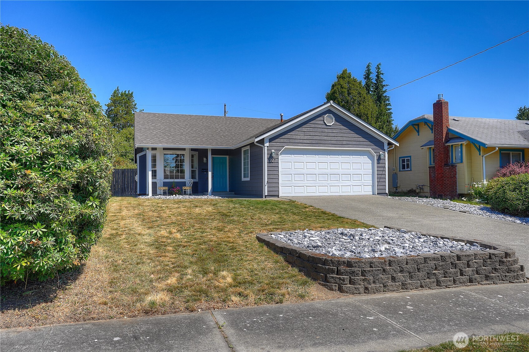 227 E 63rd Street Property Photo 1
