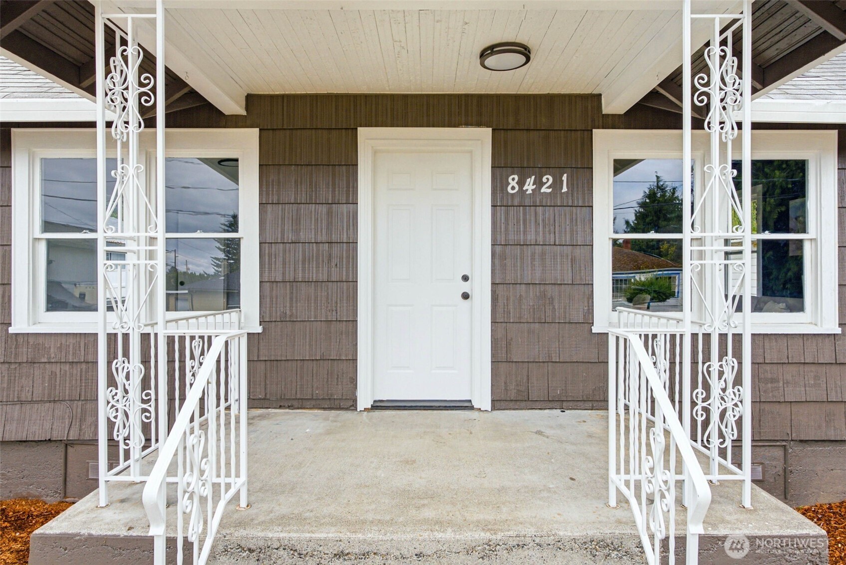 8421 S D Street Property Photo 3