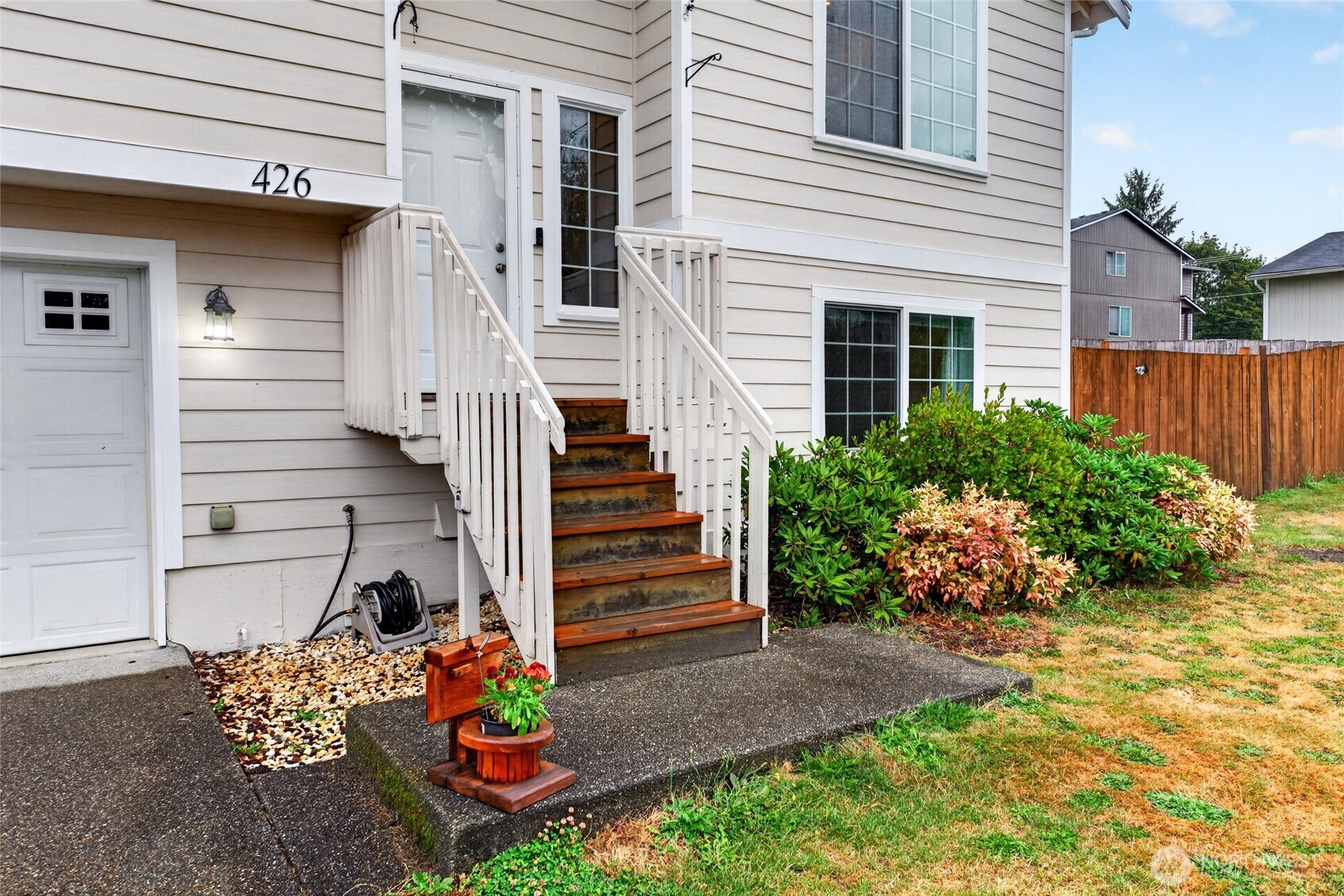 426 Comet Street Property Photo 3