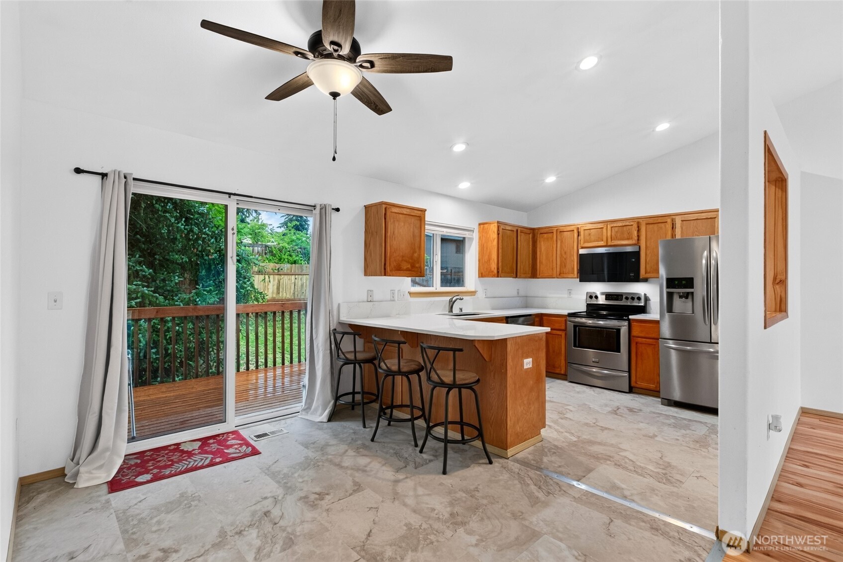 426 Comet Street Property Photo 9