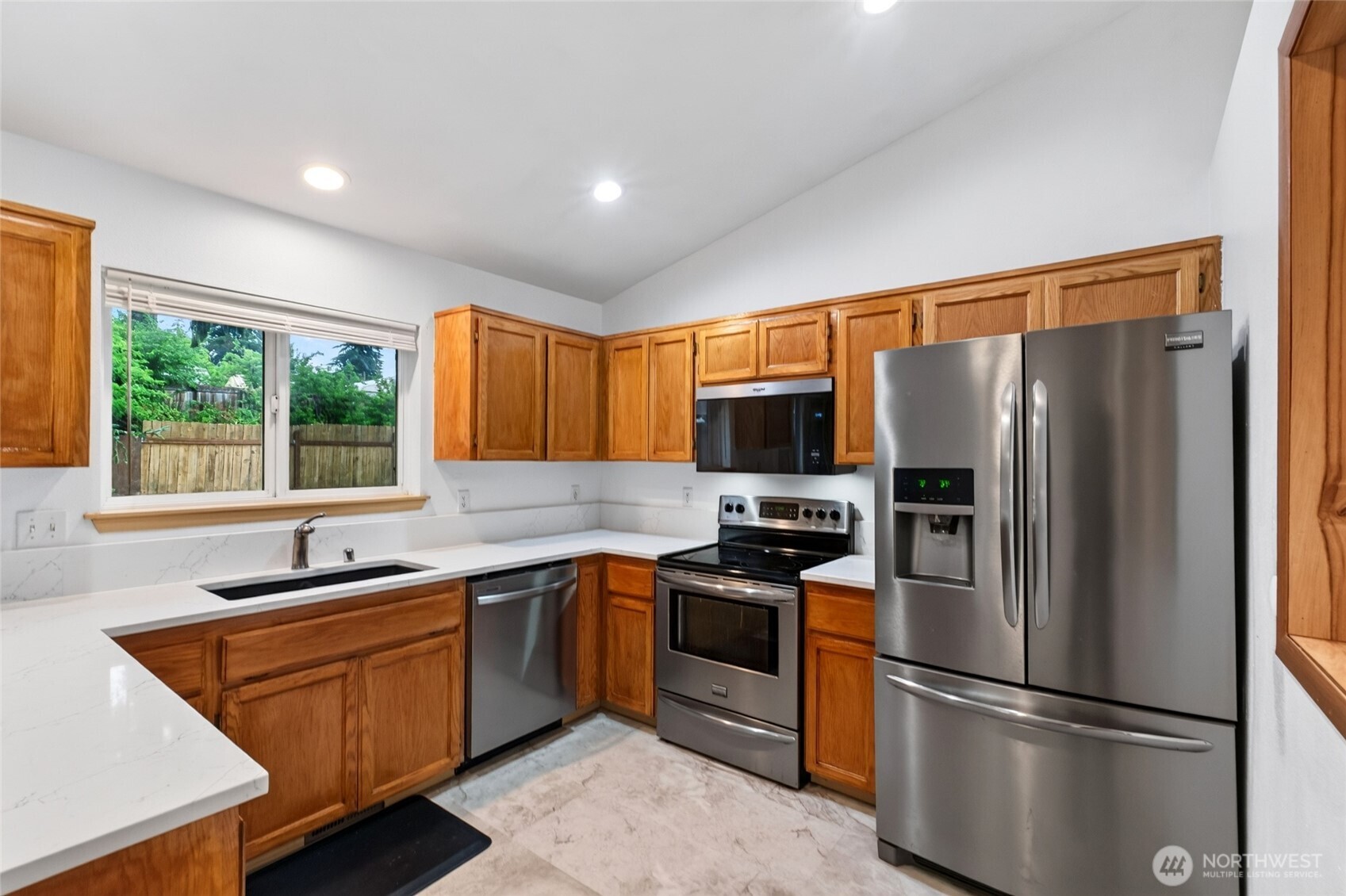 426 Comet Street Property Photo 11