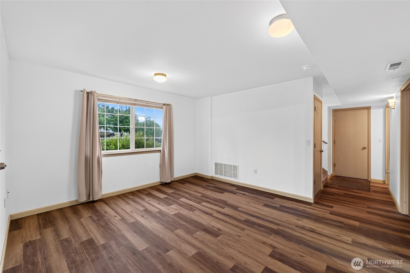 426 Comet Street Property Photo 25