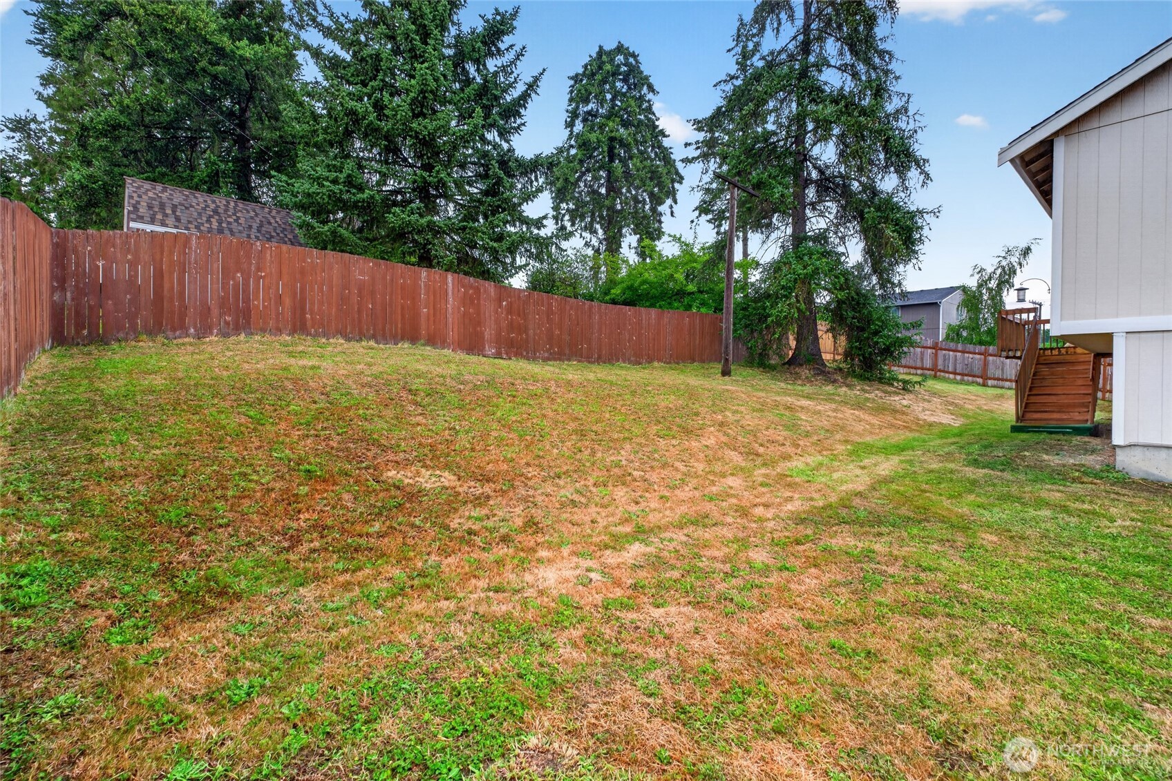426 Comet Street Property Photo 32