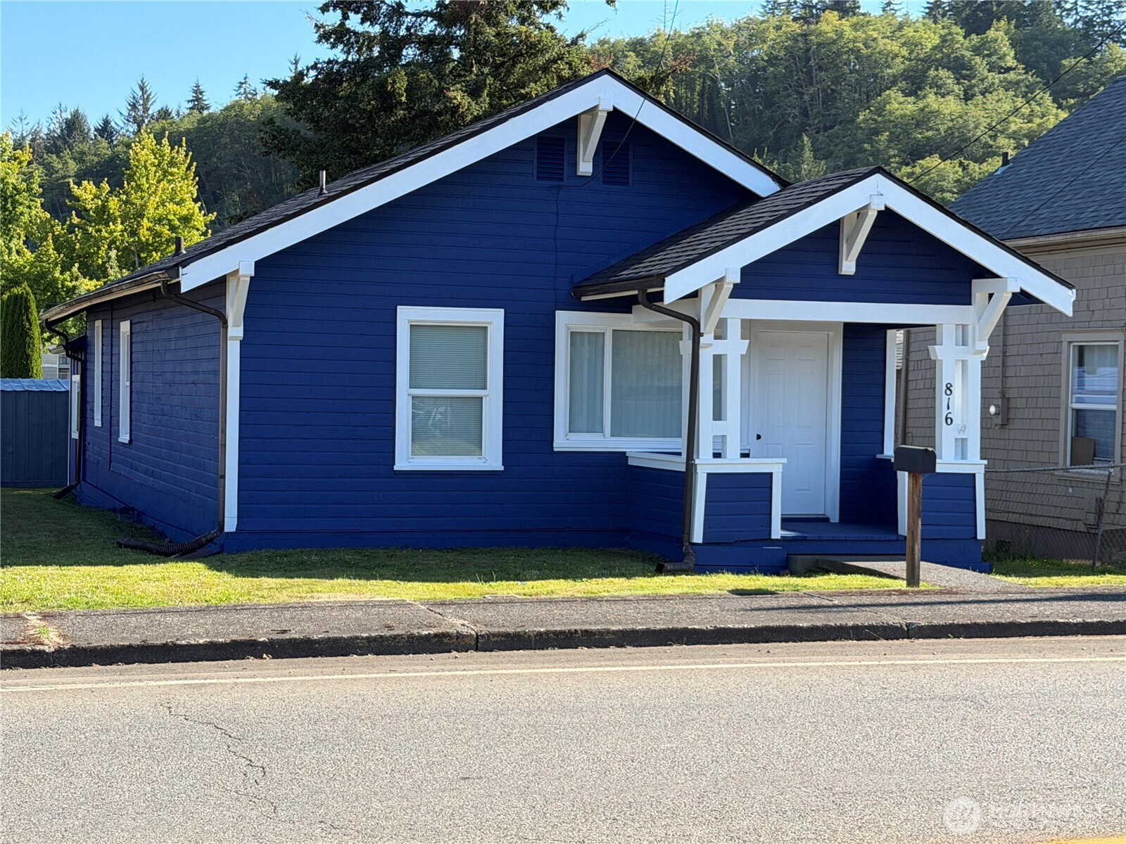 816 Perry Avenue Property Photo 1