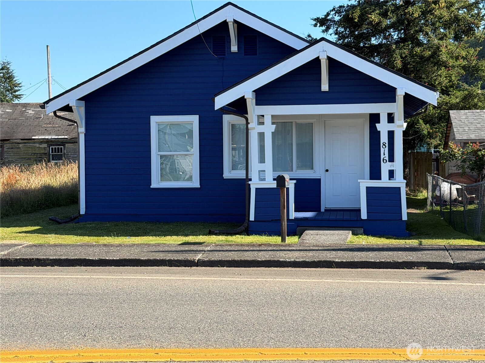 816 Perry Avenue Property Photo 2