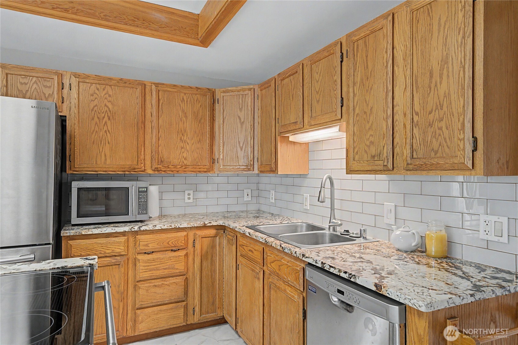 122 Se 3rd Avenue Property Photo 7