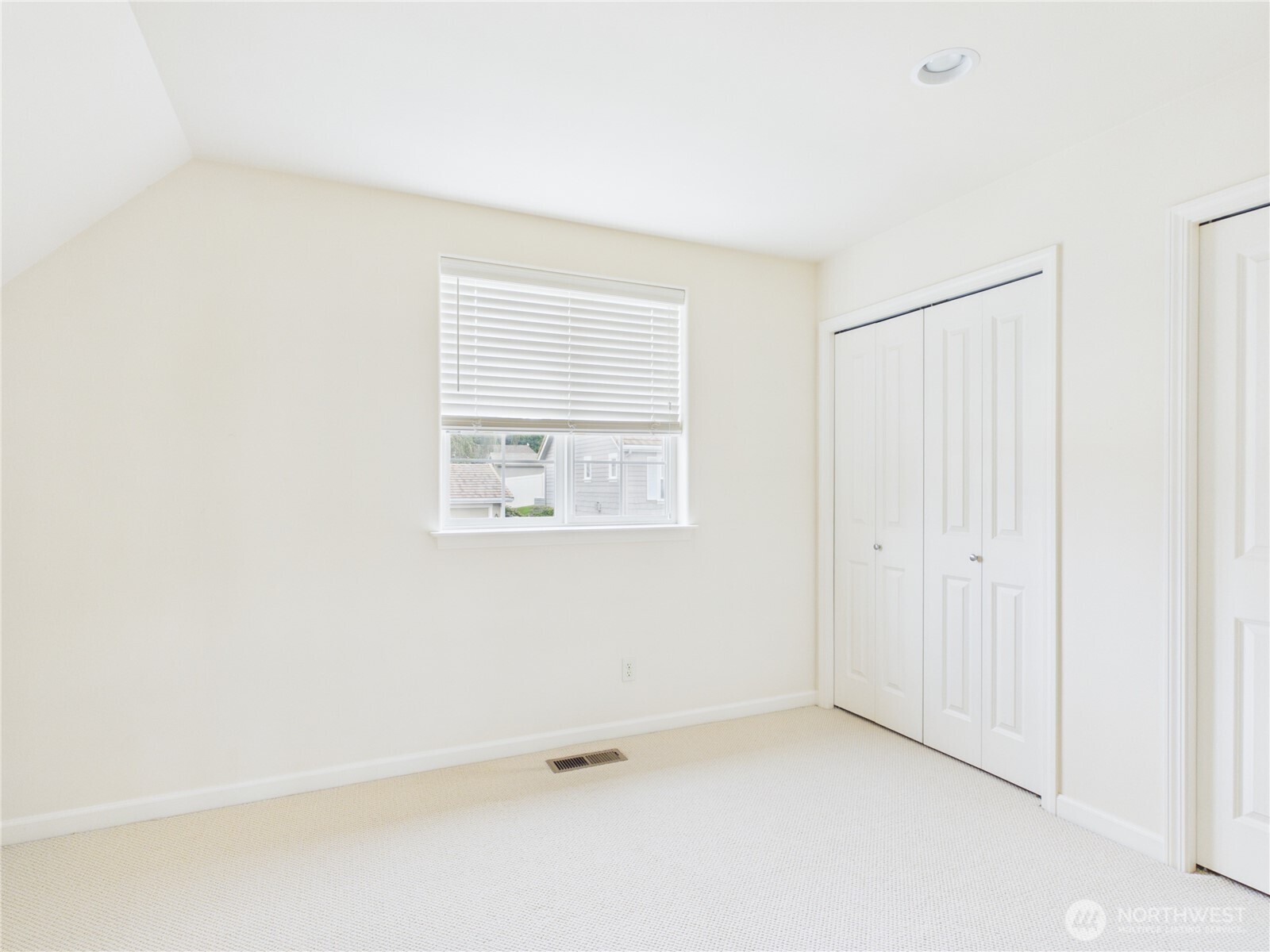 1494 Eastmont Avenue 22 Property Photo 19