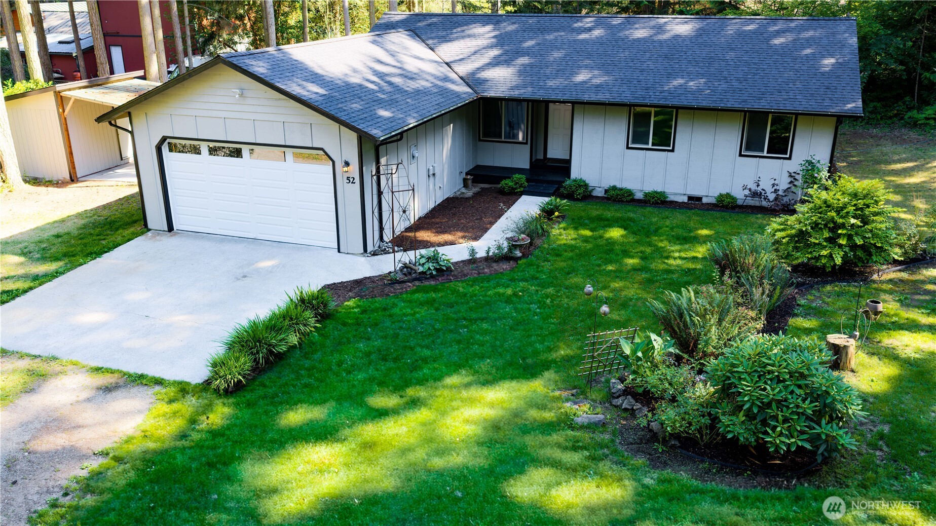 52 Penny Lane Property Photo 2