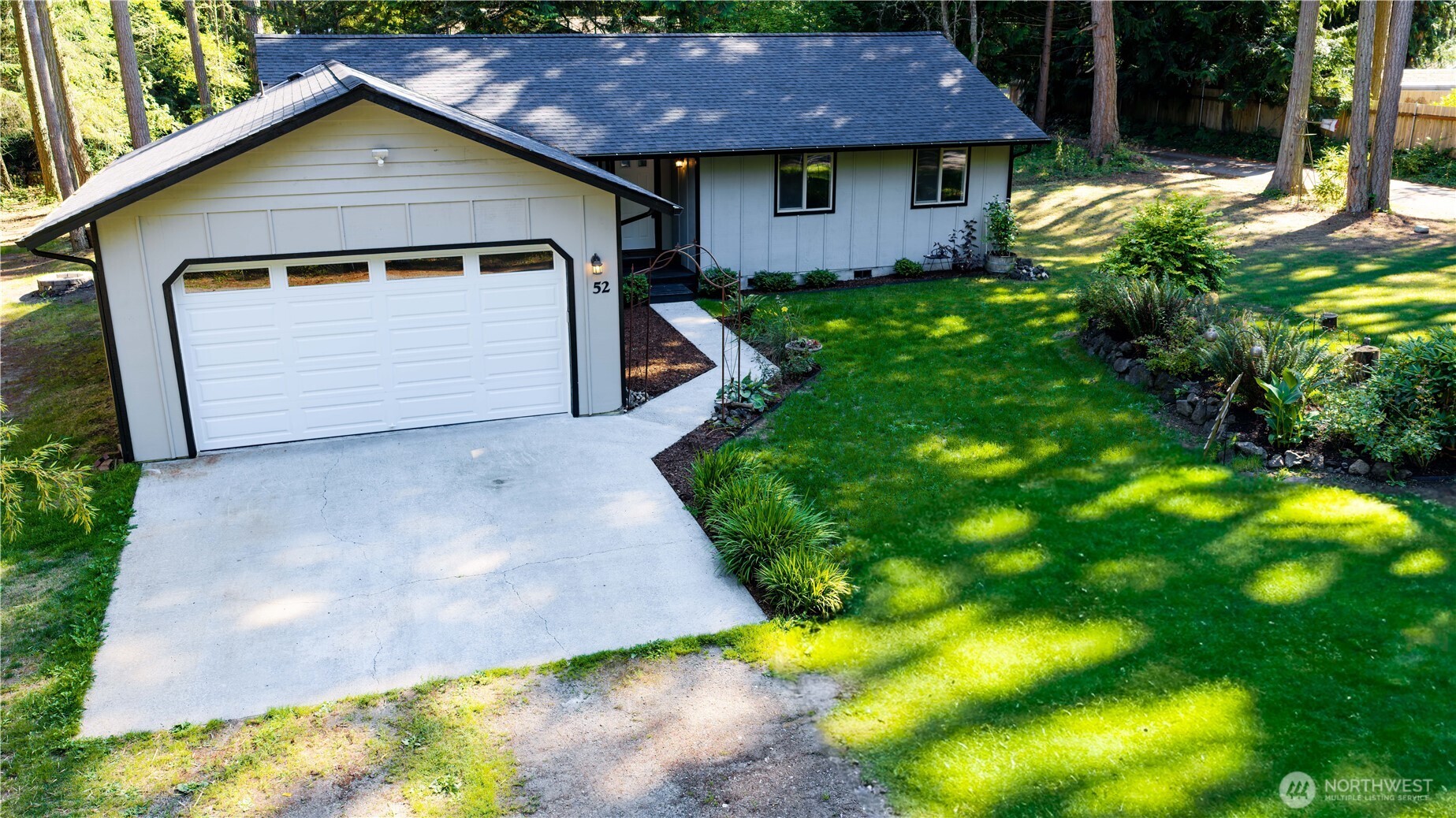 52 Penny Lane Property Photo 3
