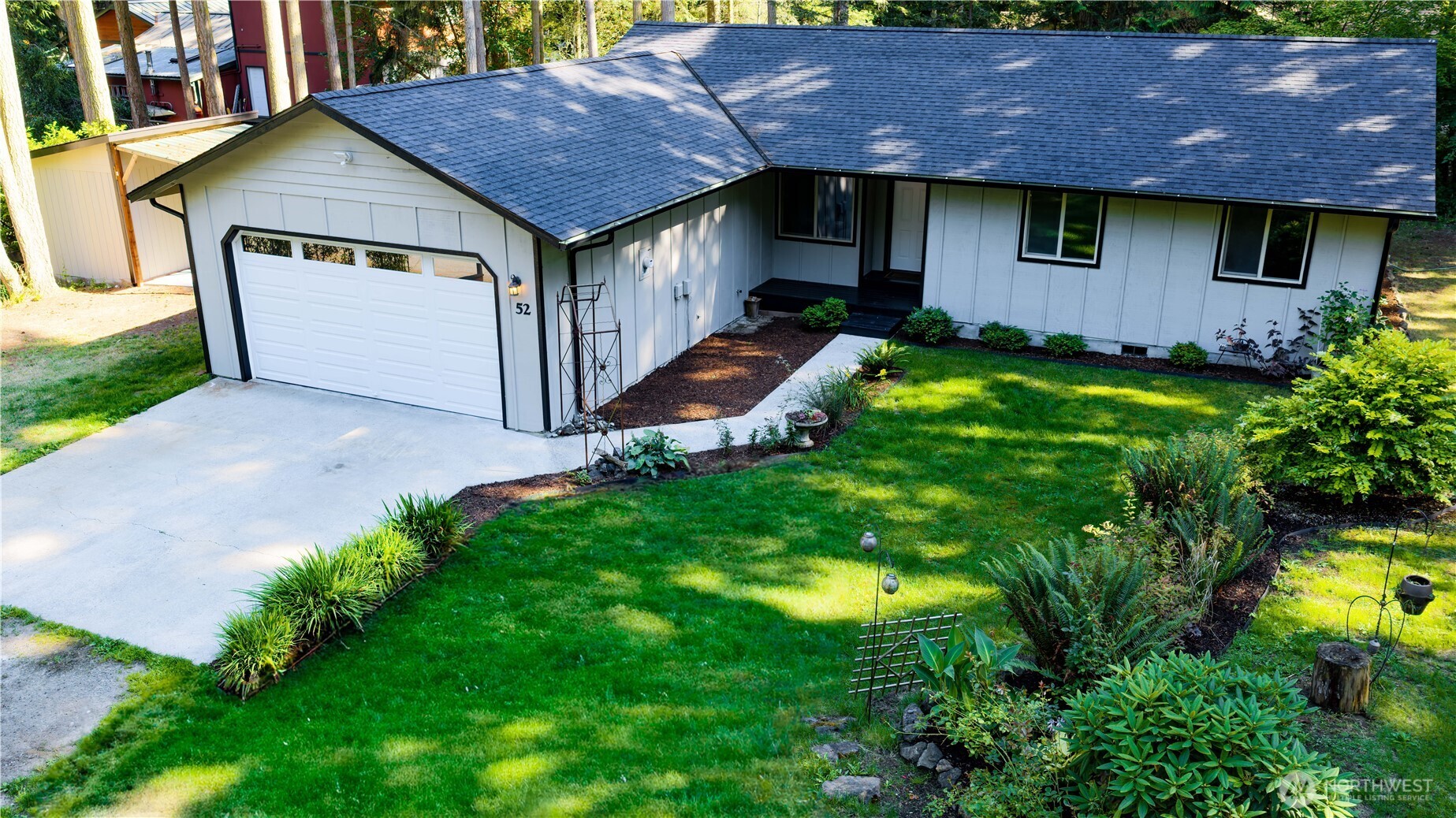 52 Penny Lane Property Photo 4