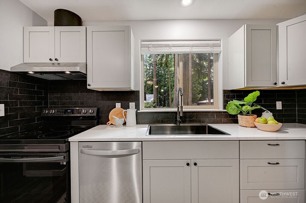 52 Penny Lane Property Photo 19