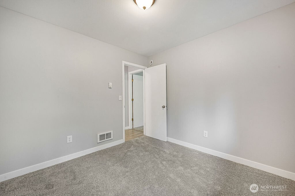 52 Penny Lane Property Photo 28