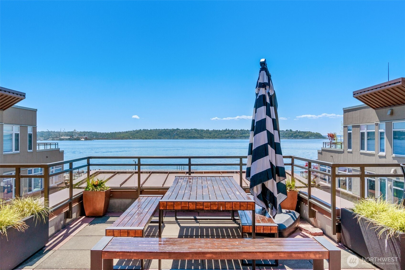 2000 Alaskan Way 543 Property Photo 29