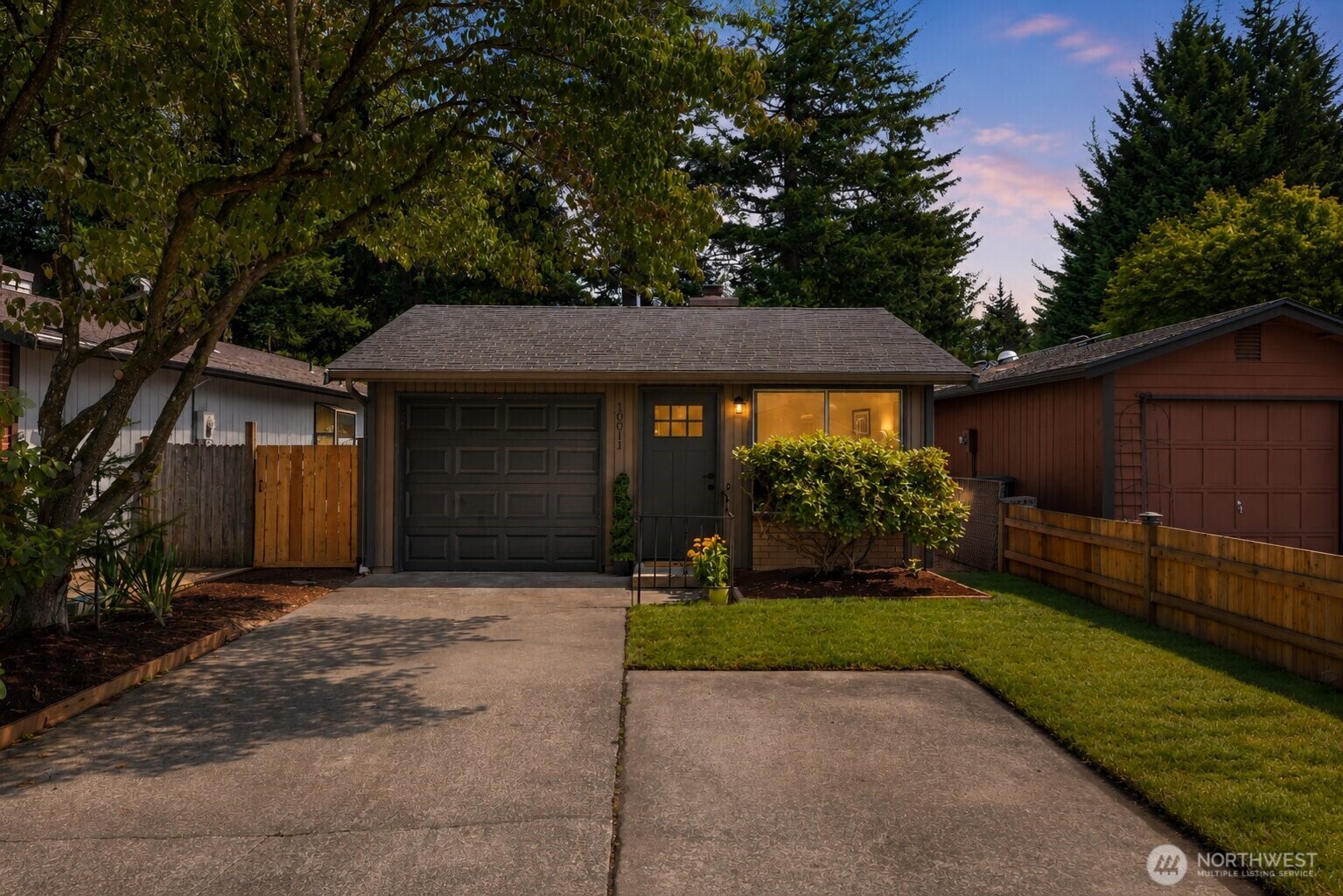 10011 52nd Drive Property Photo 1