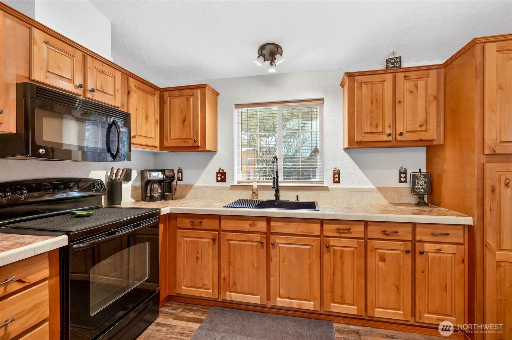 22601 Corral Street Property Photo 9